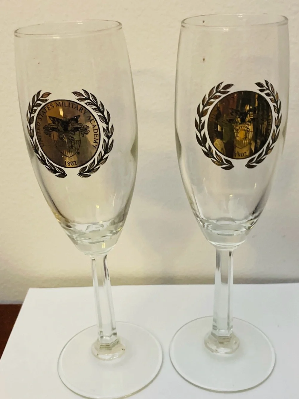 West Point-set of 2 official crystal champagne flutes-US military academy-crest